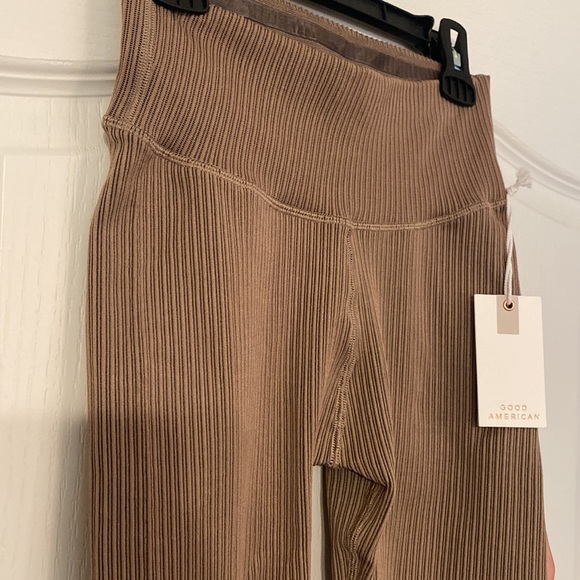 Good American Seamless Chunky Rib Legging - Picture 2 of 6